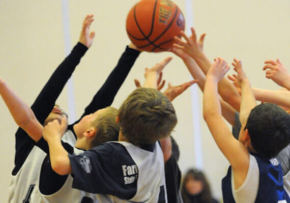 kids-playing-basketball-games-health-benefits